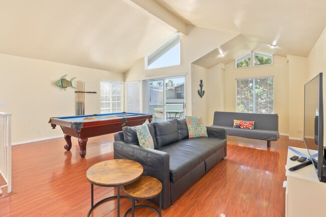 Building Photo - 9-MONTH FURNISHED WINTER RENTAL MID SEPT 2026 THROUGH MID JUNE 2027 **3-car parking**