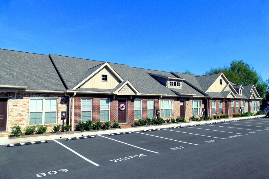 Building Photo - 907 Somerville Ct