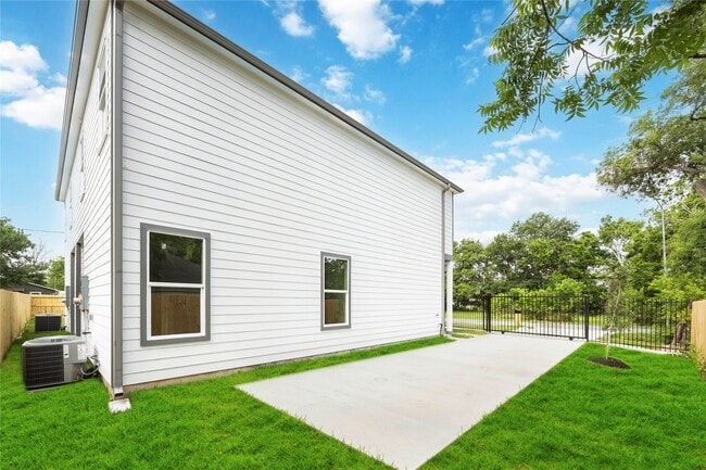 Building Photo - 4601 Newberry St