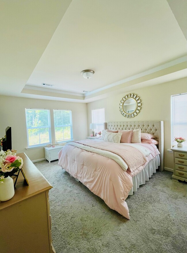 Building Photo - 915 Falls Grove Trl