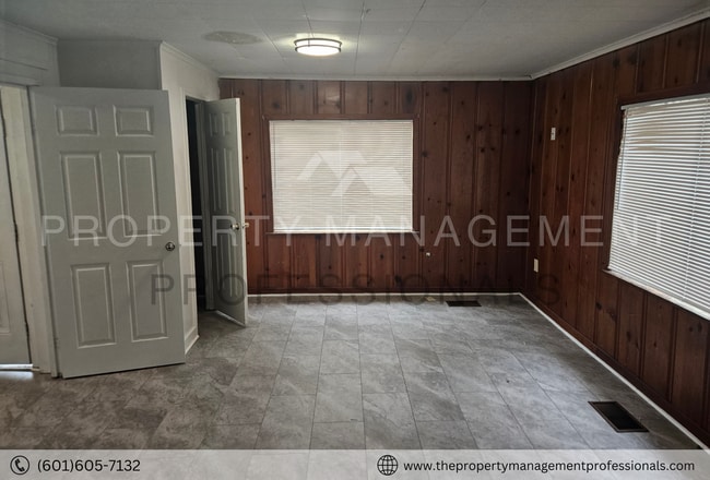 Building Photo - 2871 Fairhill Dr