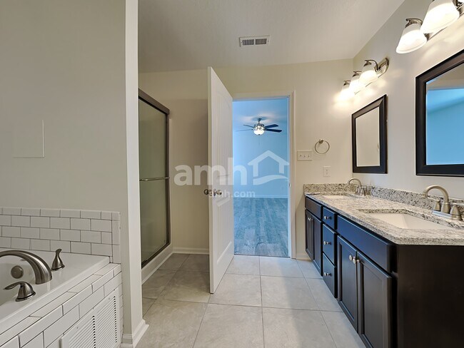 Building Photo - 6956 Holliday Park Ln