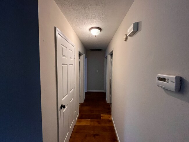 Building Photo - 133 N Ridge Dr