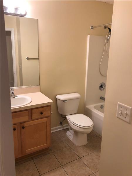 Building Photo - 15 Ledgestone Ln