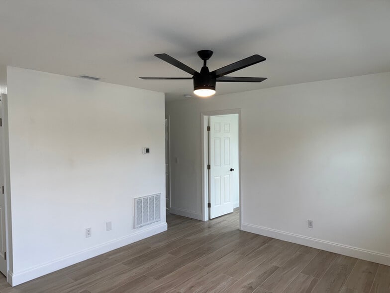 Building Photo - 9466 Tacoma Ave