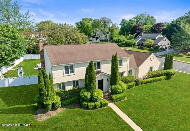 Building Photo - 16 Bridle Dr