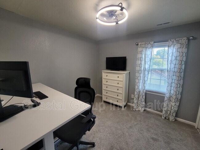 Building Photo - 1012 Meadowview Pl