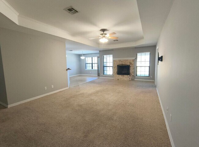 Building Photo - Beautiful 3 bedroom and 2 bath in a Quiet Cul-de-Sac in the Bluffs!