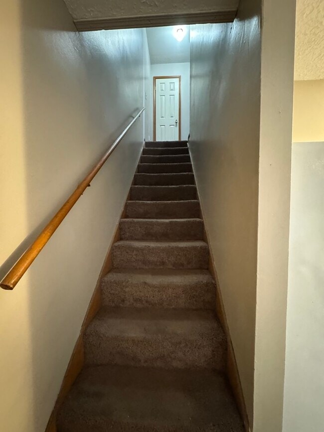 Building Photo - Charming South Campus Place Townhome!