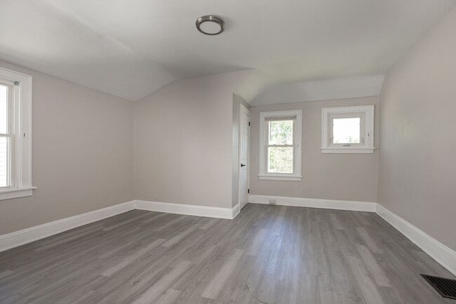 Building Photo - 3300 Dellwood Rd
