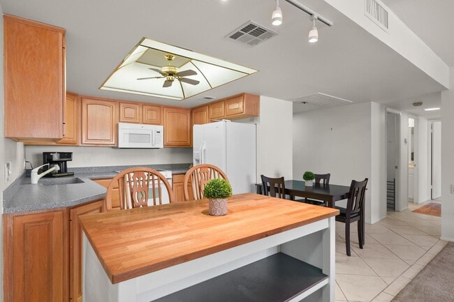 Building Photo - 7910 E Camelback Rd