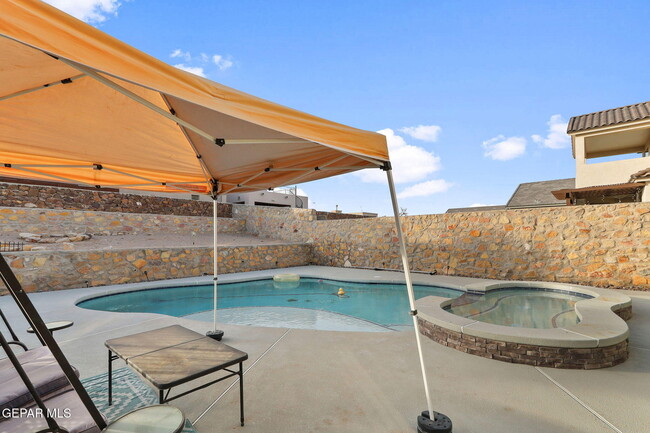 Building Photo - 883 Crystal Rook Dr