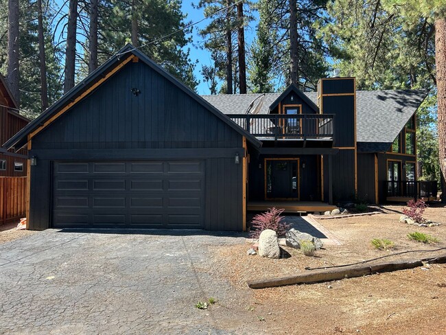 Primary Photo - Fully Furnished, Beautifully Remodeled Cha...
