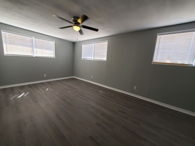 Building Photo - Charming 4 bedroom, 2 bath home AVAILABLE NOW!