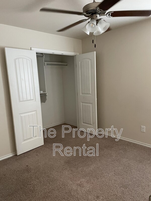 Building Photo - 9311 Sagebrush Ave