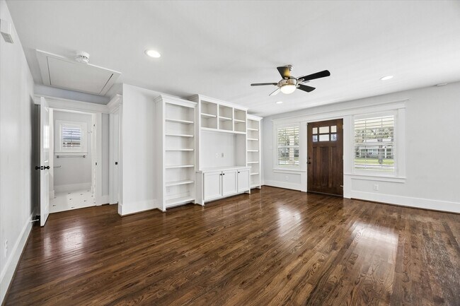 Building Photo - 1062 W 41st St