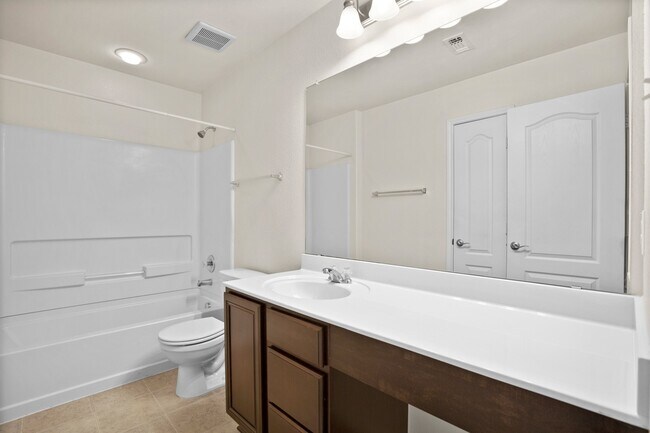 Building Photo - Large Two Story Home Only Minutes From Aus...