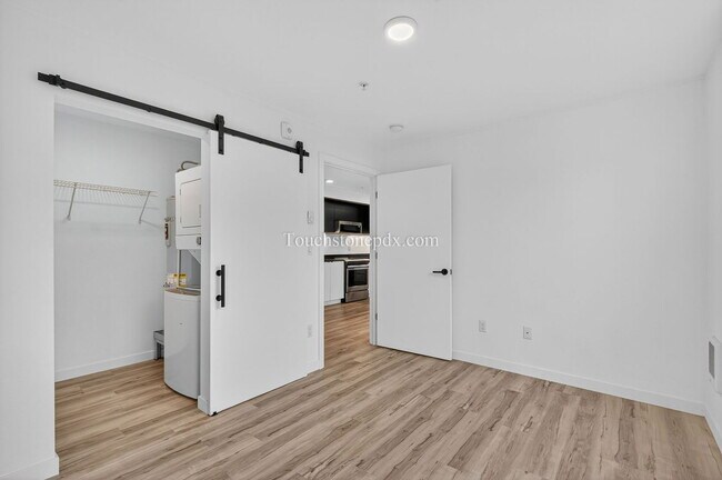 Building Photo - 5635 NE Glisan St