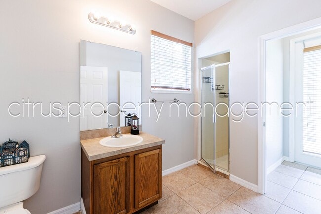 Building Photo - Spacious 4/3 in Independence Available Now!