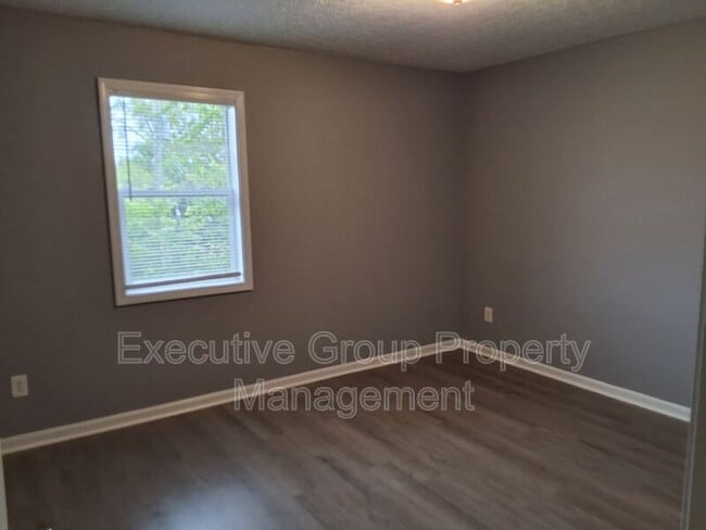 Building Photo - 355 Elmwood Dr