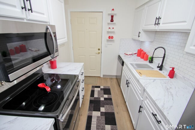 Building Photo - 1 Concorde Way