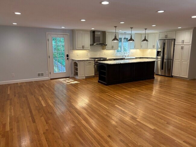 Building Photo - 109 Elmwood Rd