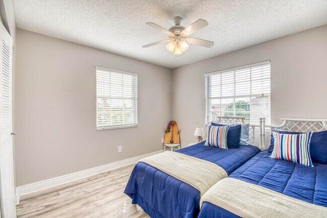 Building Photo - 619 Waterside Dr