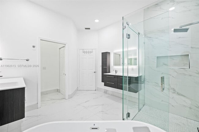 Building Photo - 2497 Bay Isle Dr