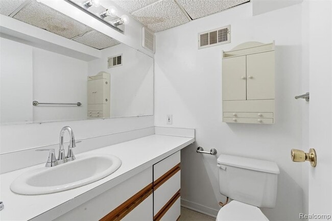 Building Photo - 5186 E 14 Mile Rd