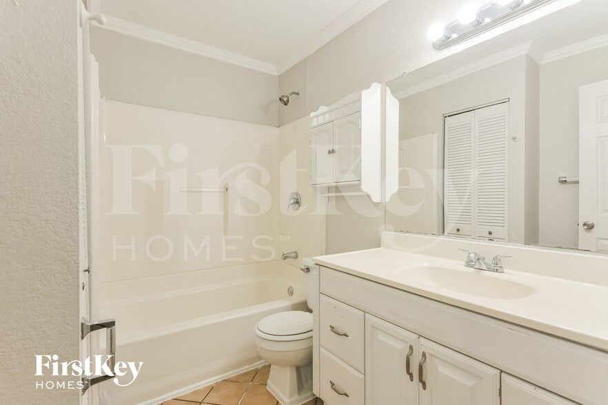 Building Photo - 1412 Vero Dr