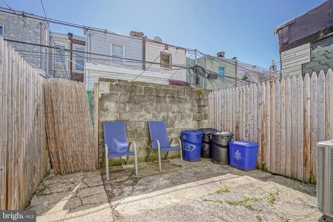 Building Photo - 3037 Tulip St