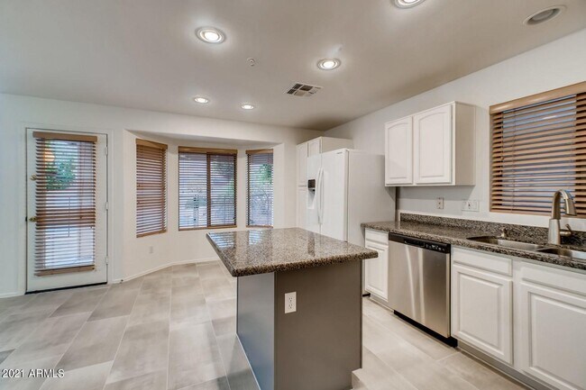 Building Photo - 10310 E Le Marche Dr