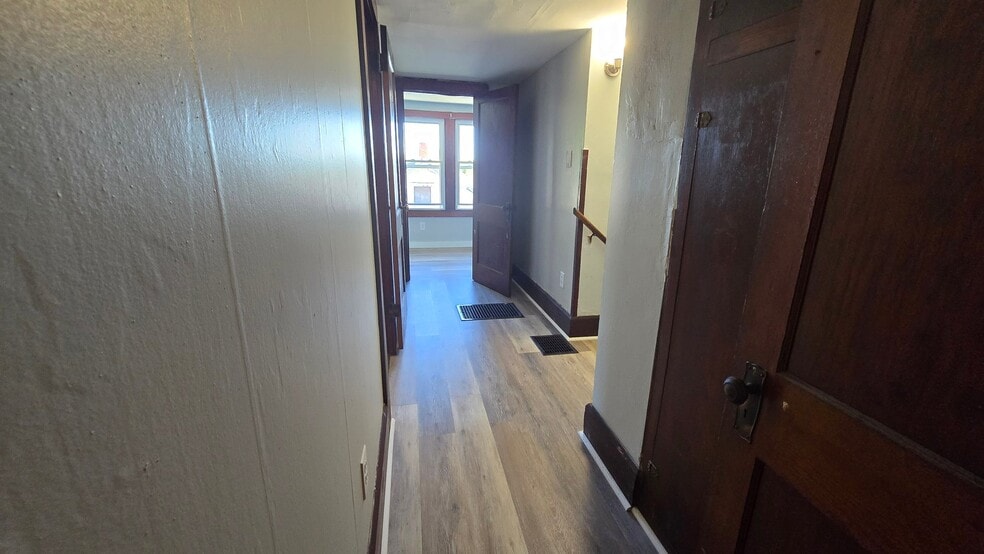 Building Photo - 537 Woodville Rd