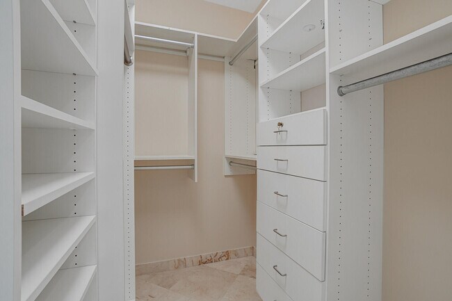 Building Photo - 3010 PGA Blvd