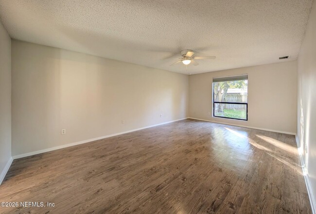 Building Photo - 10959 Steeding Horse Dr