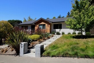 Building Photo - Bright, Stylish Living with Exceptional Ou...