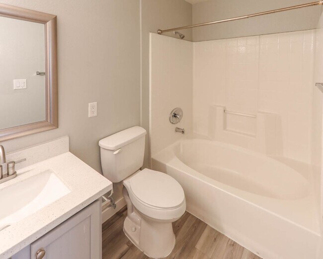 Building Photo - Centrally Located 3 Bed Condo In Gated Com...