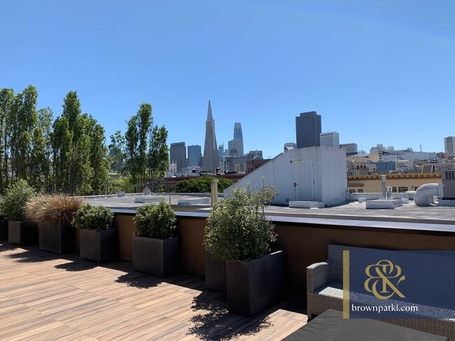 Building Photo - 1733 Powell St