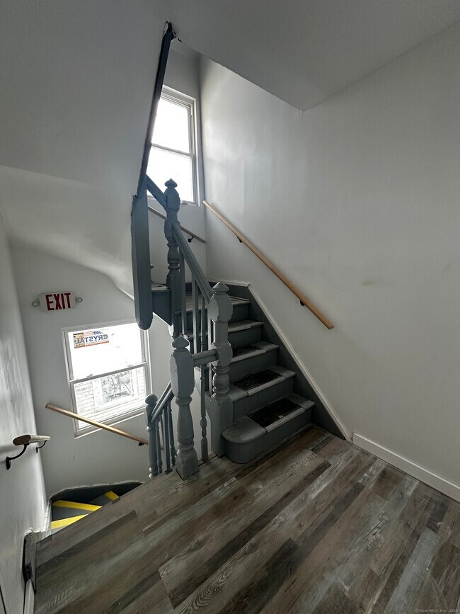 Building Photo - 210 Woodlawn Terrace
