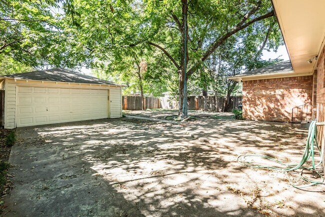 Building Photo - 6915 Inverness Ln