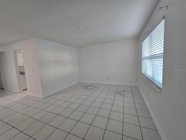 Building Photo - 9009 Tudor Dr