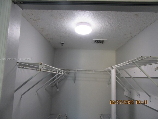 Building Photo - 2475 NW 16th St Rd