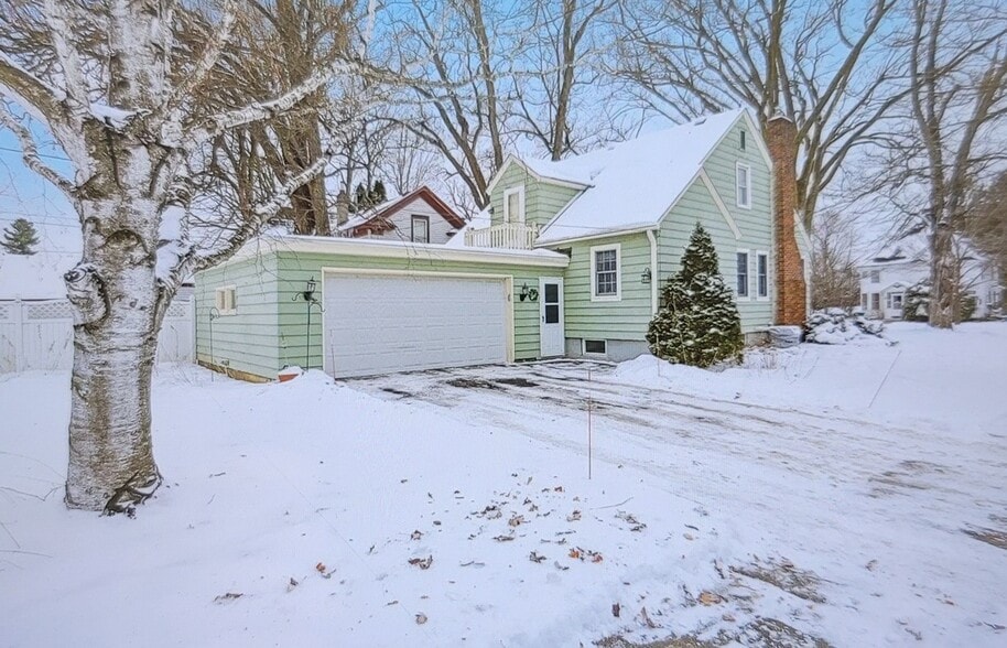 Building Photo - 326 N 3rd St