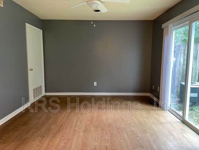 Building Photo - 3329 Weeping Willow Ln