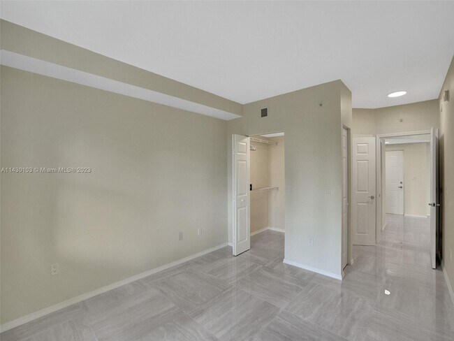 Building Photo - 17100 N Bay Rd