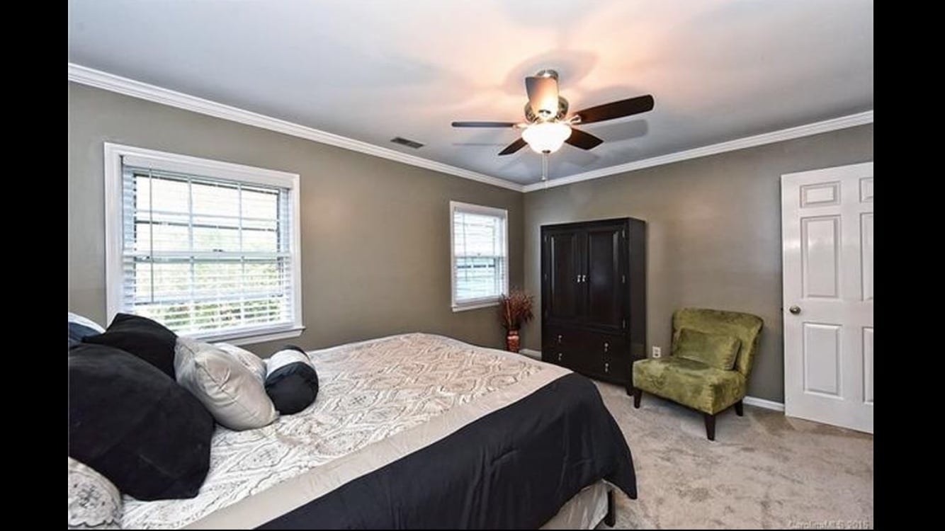 Building Photo - 3300 Selwyn Farms La