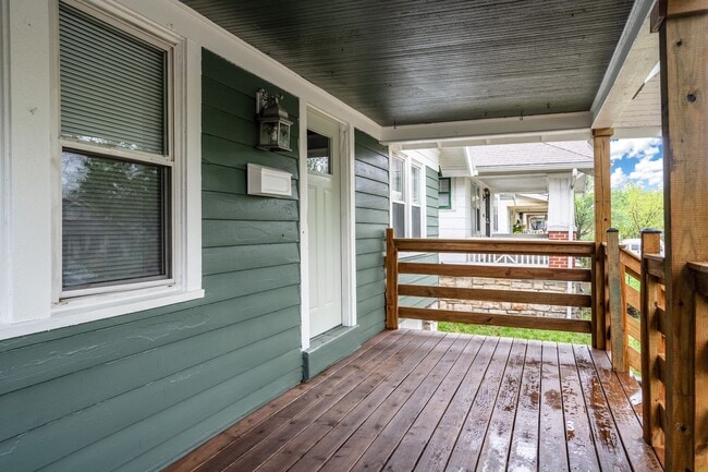 Building Photo - 2bd/1ba Bungalow!!