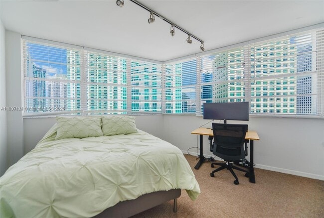 Building Photo - 825 Brickell Bay Dr