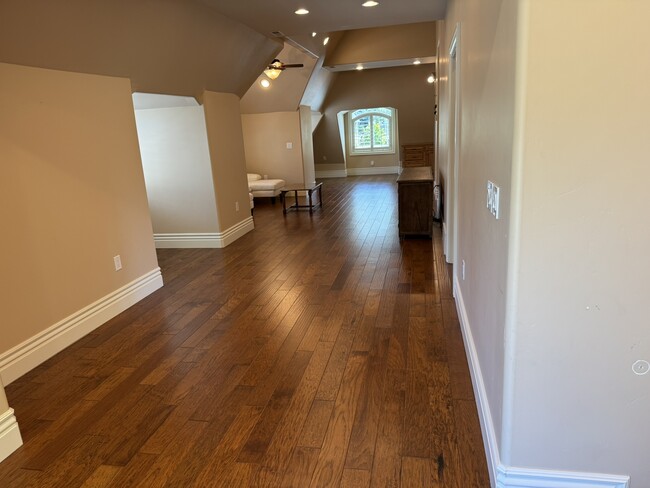 Building Photo - 4900 Marilyn Dr