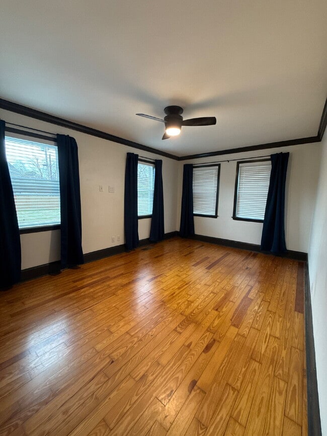 Building Photo - "Renovated 3-Bed Oasis with Granite Kitchen & Cozy Fireplace in Huntsville!"